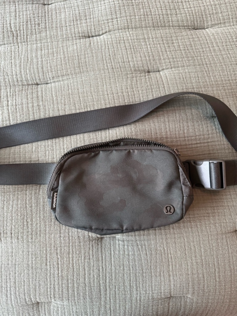 lululemon athletica Olive Greeb Camouflage Crossbody Belt Bag